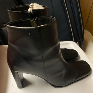 Pre-Owned- Black Leather Bootie